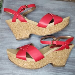 Bandolino Red Dreamaker Sandals size 8½. (Sm106)